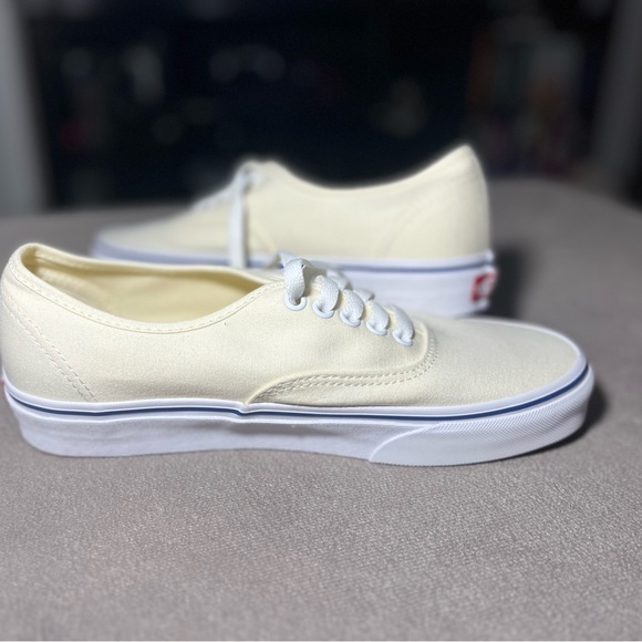 Authentic Vans Shoes Off White / Cream Colour Men’s / Women’s Size 7.5 M / 9 W - Picture 3 of 15